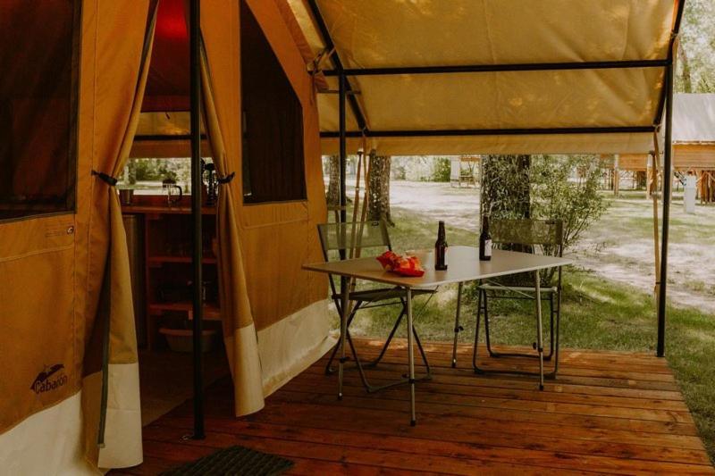 Camping Onlycamp Les Deux Rives Ланніон Екстер'єр фото